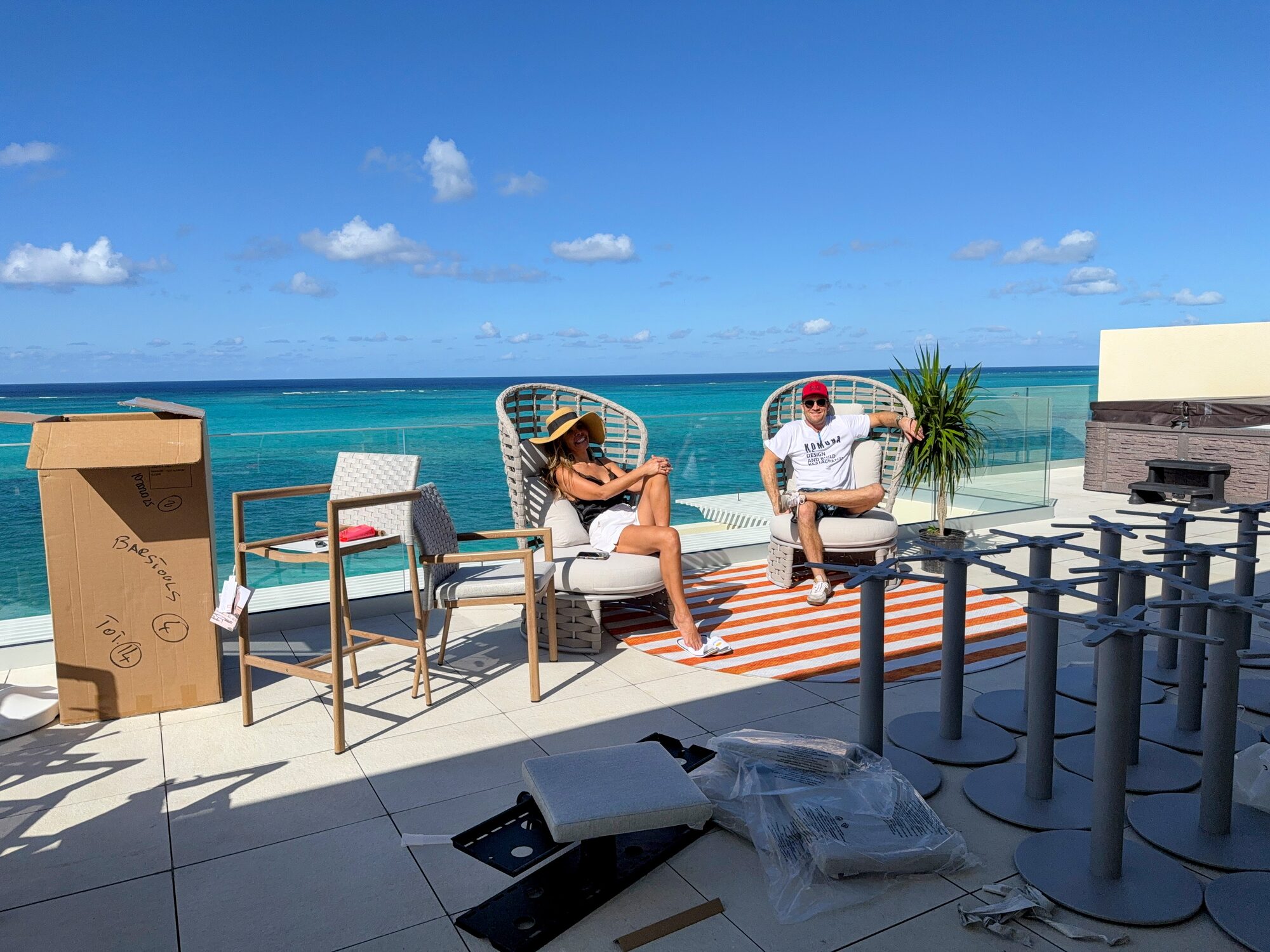 Jojos poolside restaurant at Windsong Resort